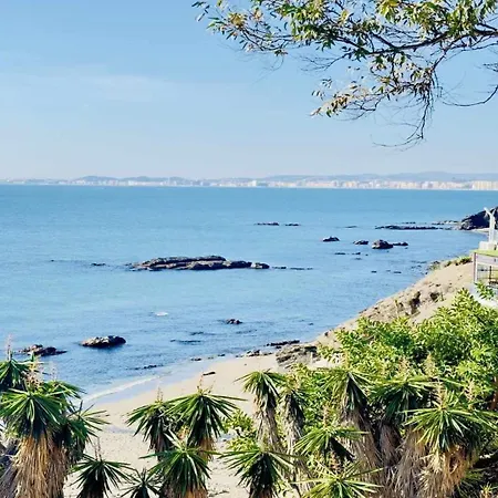 Atico By The Sea דירה